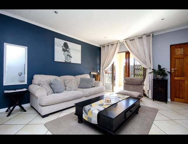 2 BEDROOM TOWNHOUSE FOR SALE IN THATCHFIELD